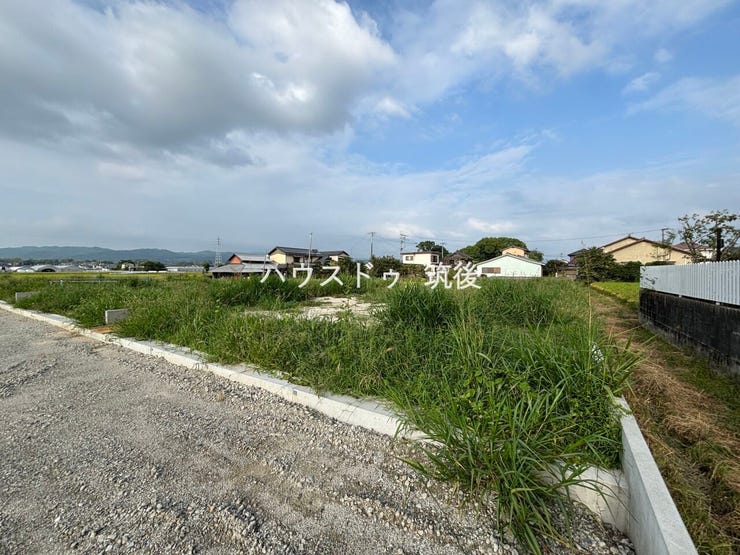 前面道路側から見た11号地です。敷地の広さや間口のイメージをご確認いただけます。