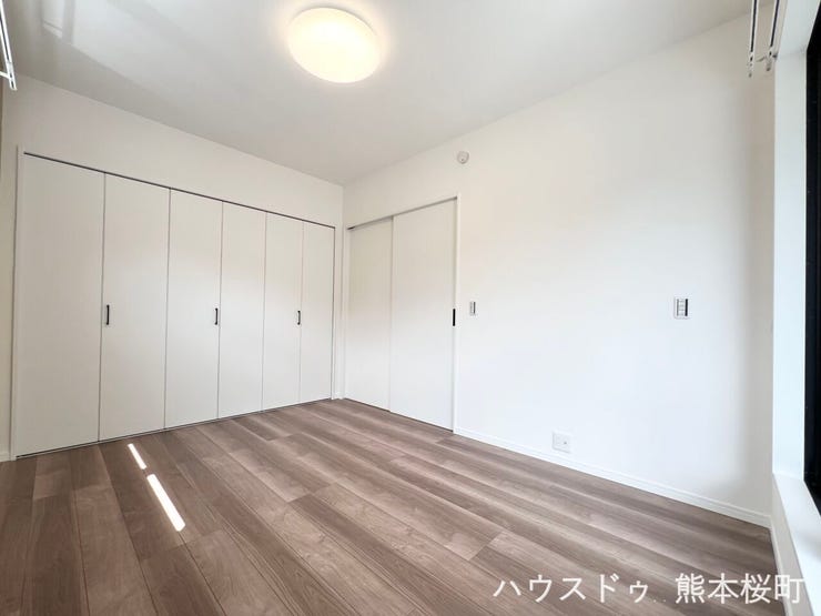 ■2階6帖洋室■心からリラックスできる静けさ、上質な眠りで、毎日をリセットします。明日への活力を養う空間です。