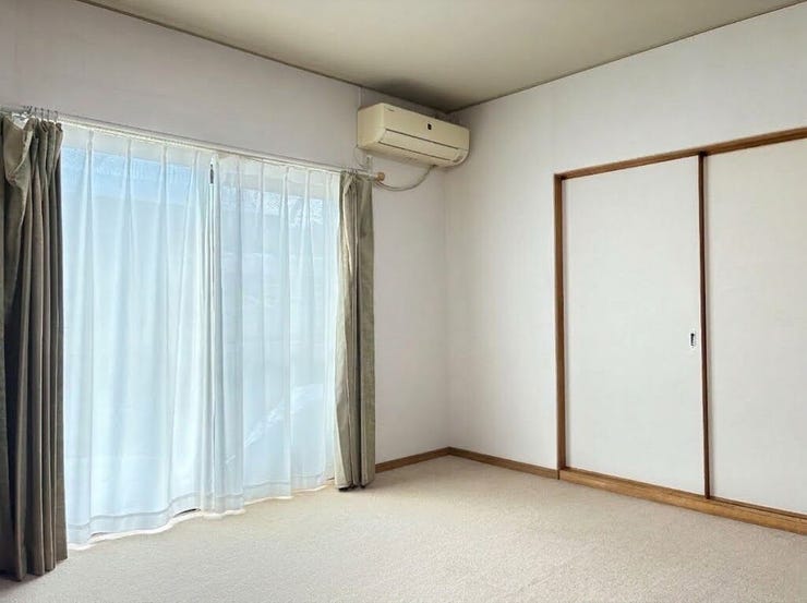 家族が自然と集まる、明るくゆったりとしたリビング空間です
※居住中のため、掲載画像はAI加工により家具等を消去しています