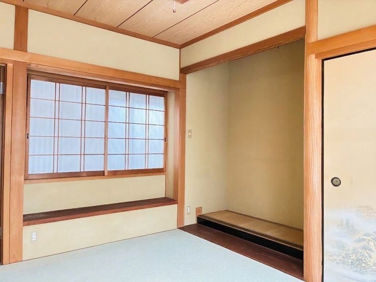 床の間を備えた趣ある和室♪客間としても重宝する落ち着きの空間
※居住中のため、掲載画像はAI加工により家具等を消去しています