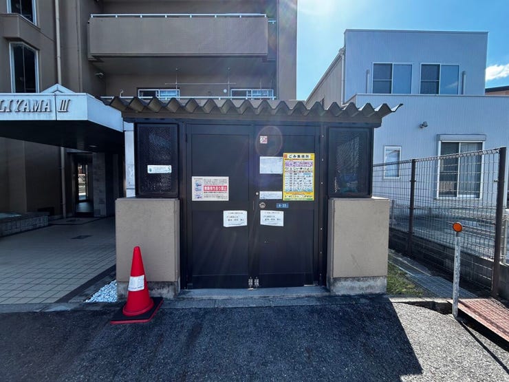 敷地内にしっかりと管理されたゴミ集積所があり、日々の暮らしも快適です。