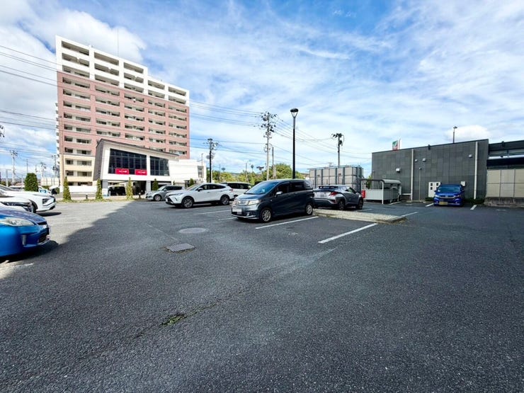 駐車場の空きは要確認になります。お気軽にお問い合わせください♪