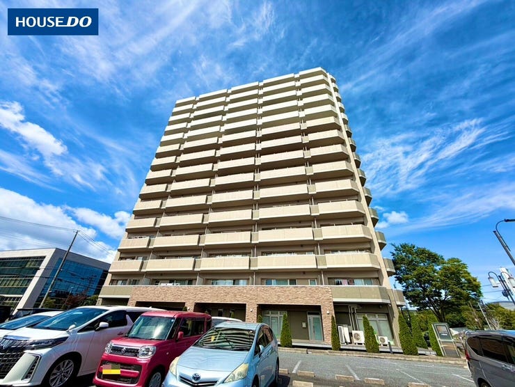 【外観】
地震への備えとして嬉しい免震構造を採用したマンション♪建物への揺れを抑えることで、家具の転倒や室内への影響を軽減し、万一の災害時にも安心感のある暮らしを支えます。