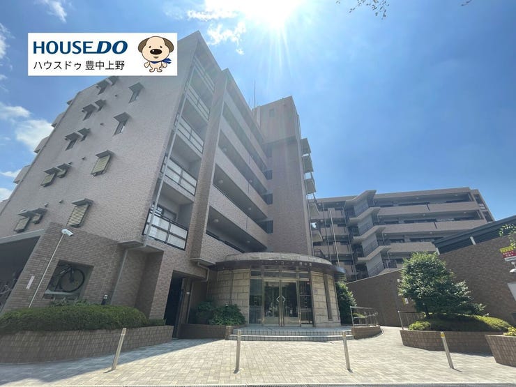 エントランスはオートロック付き!!目の前の公園を通って小学校に通学可能なためお子様にも嬉しい環境です!