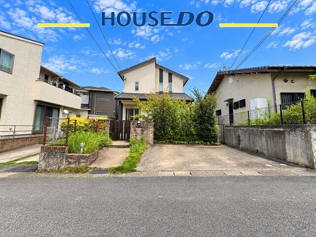 【外観】
周辺環境良好の築浅物件♪イオン・小中学校・公園・コンビニが徒歩10分圏内♪