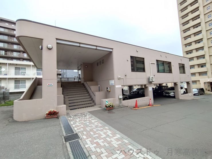 敷地内には独立した管理棟が設けられており、マンションの管理・運営を支える環境が整っています。