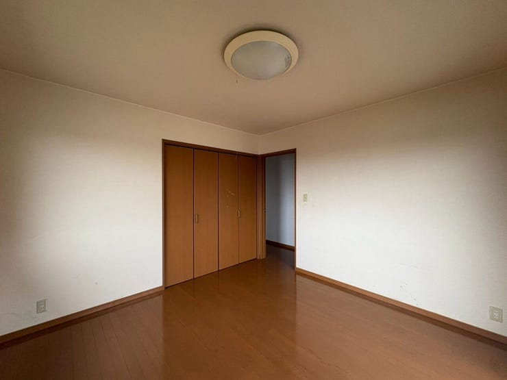 たっぷり収納できる大型クローゼット付き!お部屋を広々と使えます!