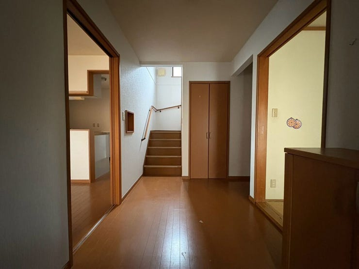 広々とした廊下ホール!開放感があり、各お部屋への移動もスムーズです!