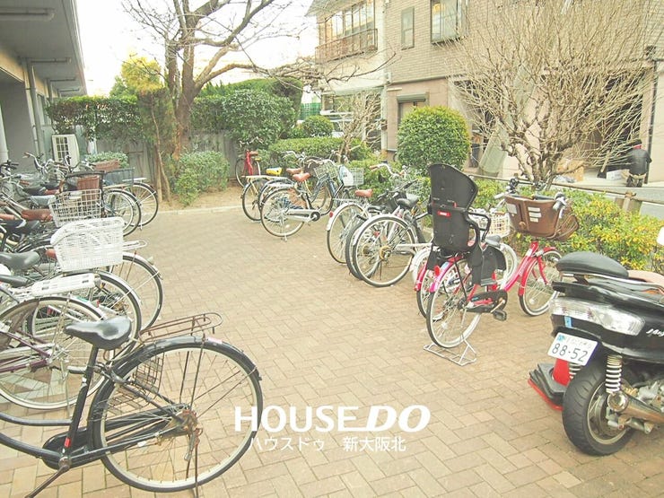 ■敷地内には駐輪スペースを確保♪
■自転車を身近に置けるので、通勤・通学や日々のお買い物にも便利です!