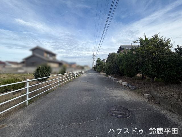 【北東側幅員約4.6m前面道路】ゆとりある広さで大型車でも車の出し入れがスムーズにできます。(2026年9月19日 撮影)
