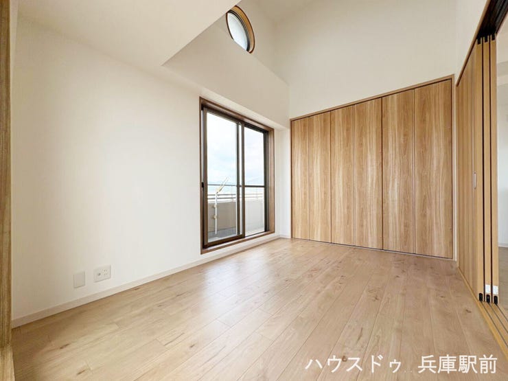 ◇ワイドなクローゼットを備え、衣類や荷物もすっきり収納できます。
