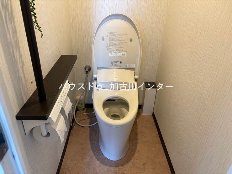 空間を広く使え、リフォームされたトイレです