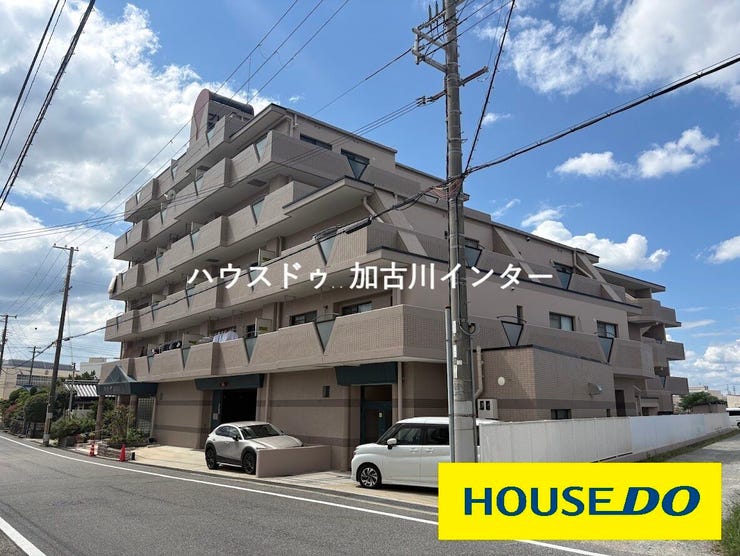 【外観】
住まいの印象を彩る、整った外観のマンションです!