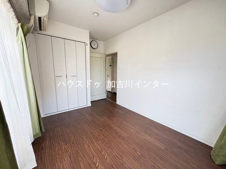 大型クローゼット完備で、お部屋を最大限広く活用できます