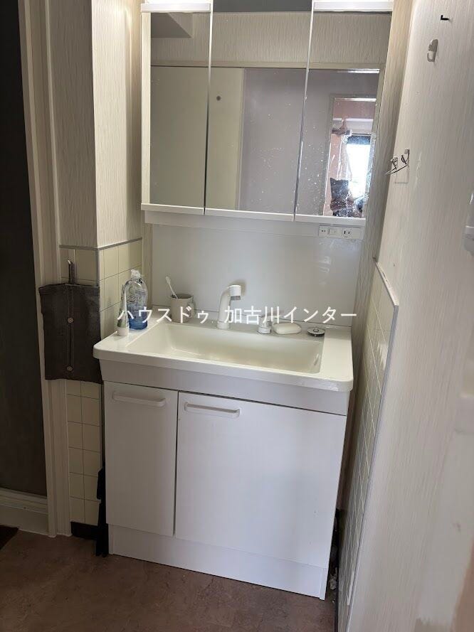 収納もしっかりでき、きれいに使われた洗面台です