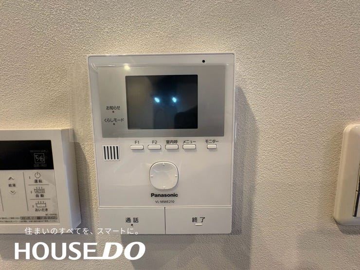 録画機能付きのモニターインターホンで来訪者の確認も安心です。留守中の来客記録も残せる仕様です。
