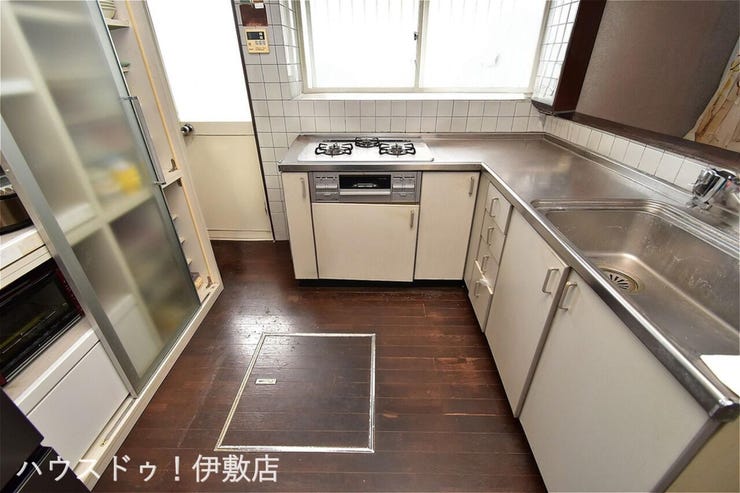 【キッチン】
南日本ハウスにて無料でリフォーム見積もり致します。ワンストップサービスで物件の購入からリフォーム工事まで弊社にお任せ下さい。