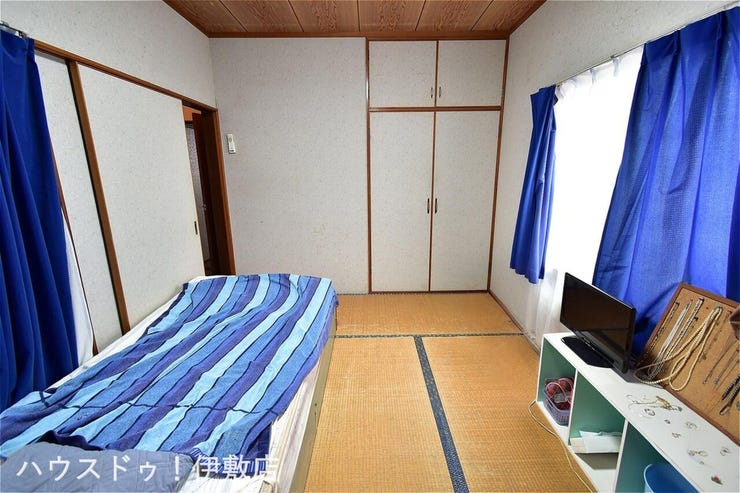 【和室6帖】
和室には収納を完備。かさばる季節ごとの寝具やご家族の衣類もすっきりと片付き、お部屋をより広く使えます。
