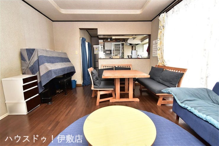 【リビング】
売主様居住中の為、内覧の際には事前のご予約が必要となります。詳しくはお問い合わせください。