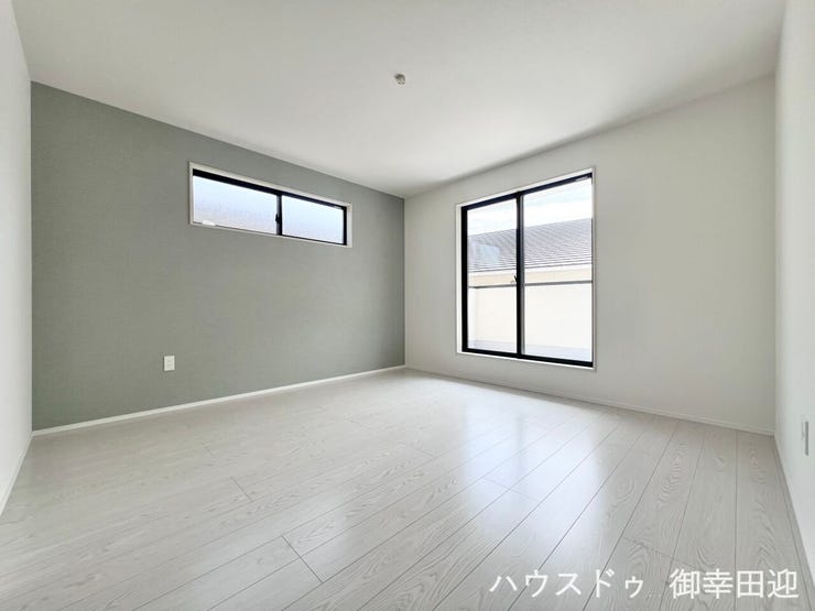 ■2階8帖洋室■心からリラックスできる静けさ、上質な眠りで、毎日をリセットします。明日への活力を養う空間です。
