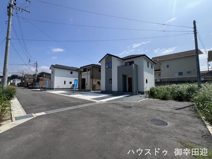 ■理想を叶える新しい暮らしの舞台■高いデザイン性と機能性を兼ね備えた住まい。ここで、家族の新しい物語が始まります。