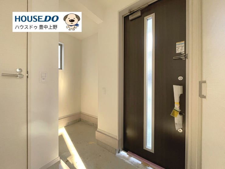 玄関横には、ベビーカーやアウトドア用品もそのまましまえる広々シューズインクロークがございます♪