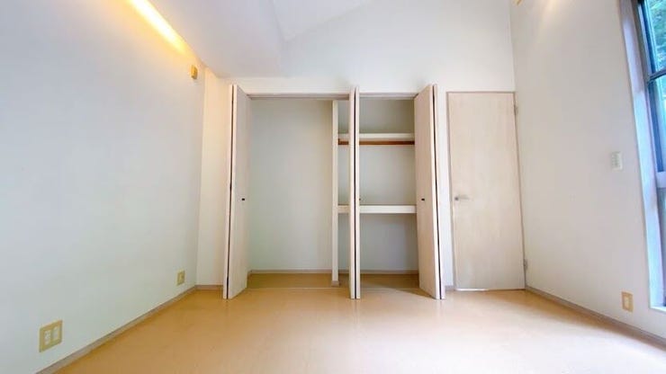小物から大きな荷物まで収納ができ、お部屋を広く使って頂けます◎