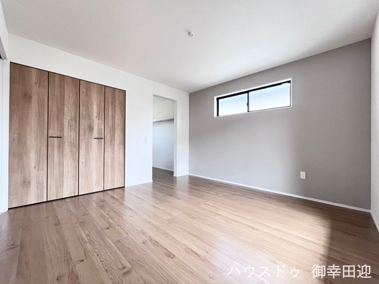 ■2階8帖洋室■心からリラックスできる静けさ、上質な眠りで、毎日をリセットします。明日への活力を養う空間です。