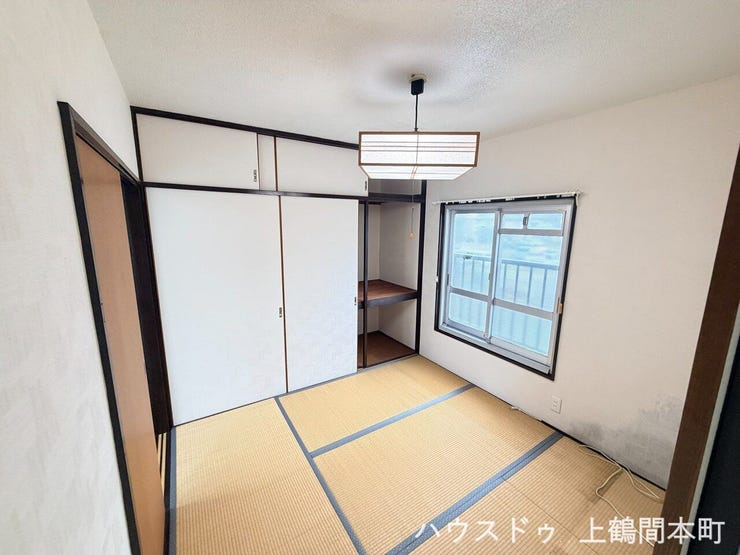 障子越しの光が、穏やかな時間を演出します。