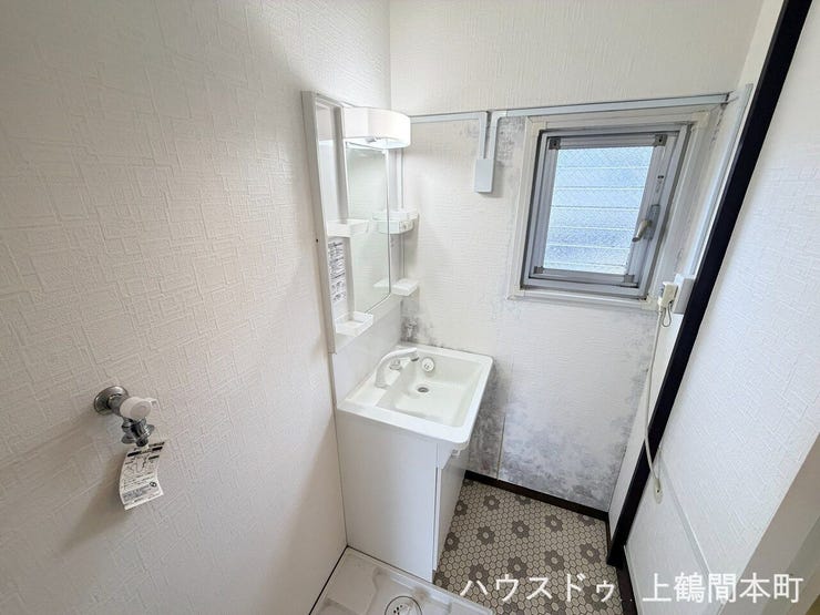 シンプルで飽きのこないデザインの洗面化粧台