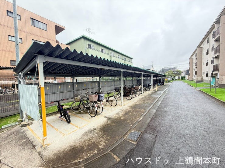 周辺には生活利便施設が揃い、暮らしやすい住環境が魅力。新しい暮らしの舞台としてぜひご検討ください。