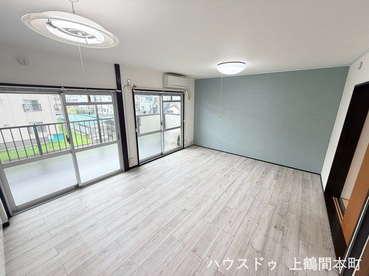 ゆったりくつろげる開放感のあるリビングです