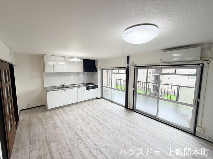 会話が自然と弾む開放感のあるダイニングです