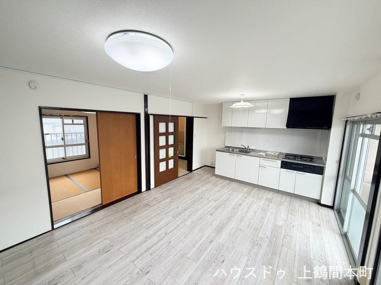 ソファを置いてもゆとりを感じられる広さです