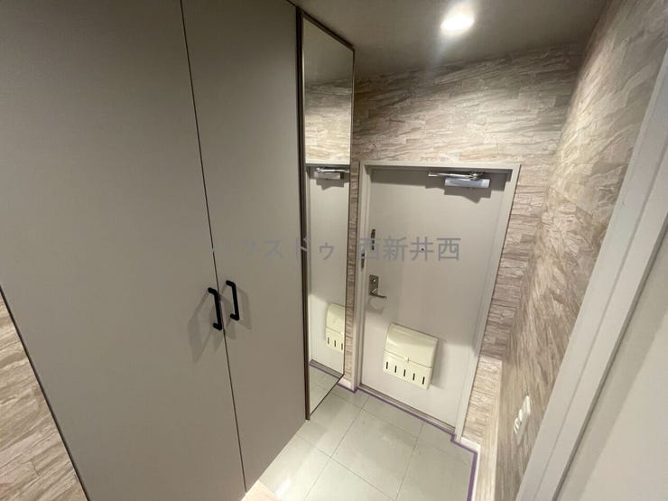 姿見付きのシューズボックスあり