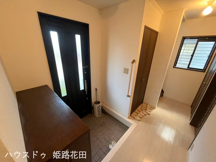 温かみのある玄関と嬉しい玄関収納♪