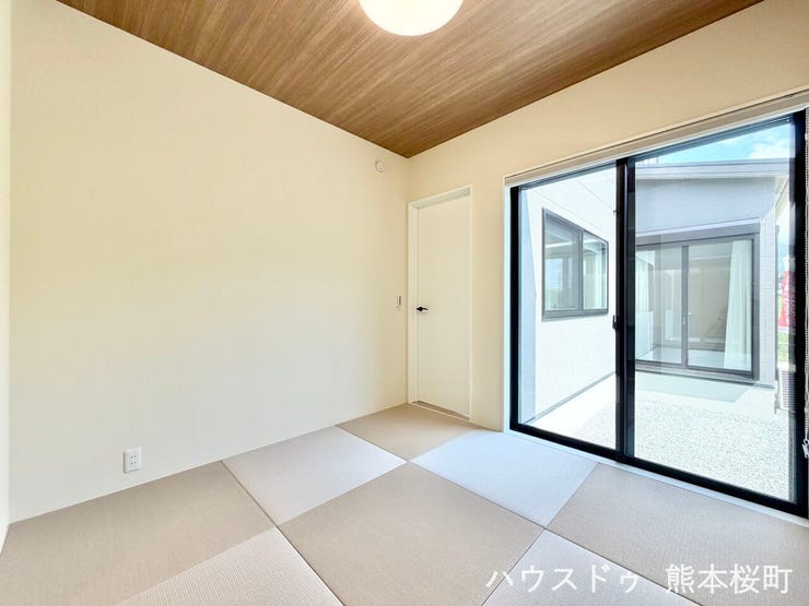 ■1階和室■ゲストをもてなし、昼寝や家事にも使える、畳のぬくもりが心地よい多目的万能スペース。