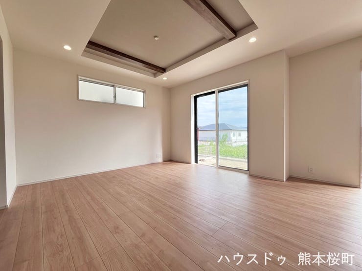 ■安らぎと笑顔の中心地■陽光が優しく降り注ぎ、会話が自然と弾む。ここでは、毎日が特別な時間へと変わります。