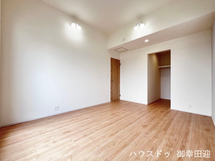 ■2階7.85帖洋室■心からリラックスできる静けさ、上質な眠りで、毎日をリセットします。明日への活力を養う空間です。