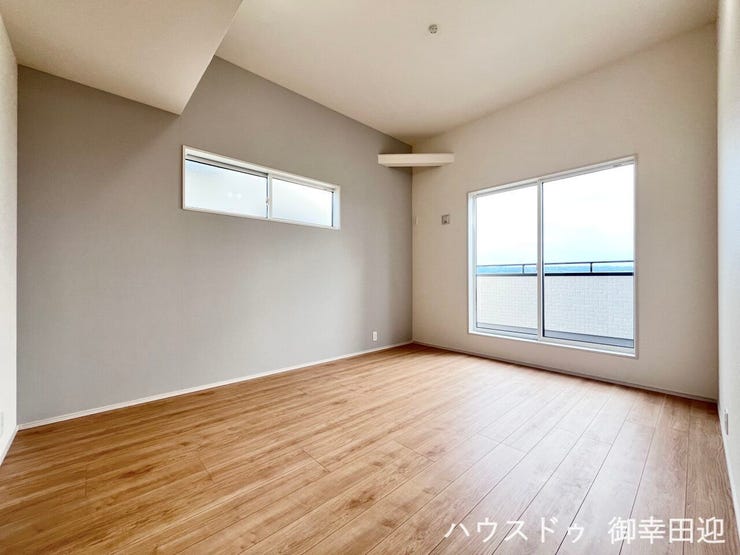 ■2階7.85帖洋室■心からリラックスできる静けさ、上質な眠りで、毎日をリセットします。明日への活力を養う空間です。