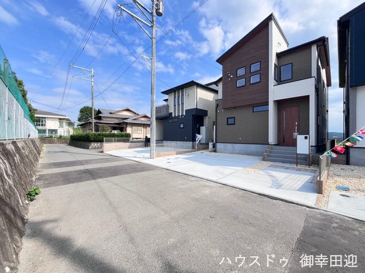 ■理想を叶える新しい暮らしの舞台■高いデザイン性と機能性を兼ね備えた住まい。ここで、家族の新しい物語が始まります。