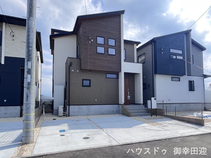 ■車と趣味の幅が広がる場所■単なる駐車スペースではない、洗車やタイヤ交換、DIYにも使える多目的な屋外スペースです。