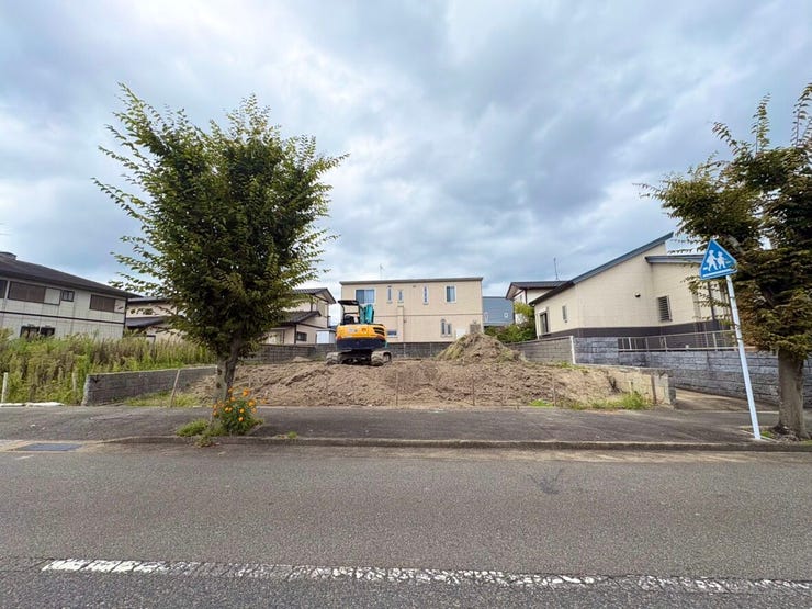 【外観】
■所在地:太宰府市都府楼南3丁目(2号棟)
■建物構造:木造
■駐車台数:2台
■現況:更地 (2027年1月完成予定)
■引渡日:相談
【2026.9.20撮影】