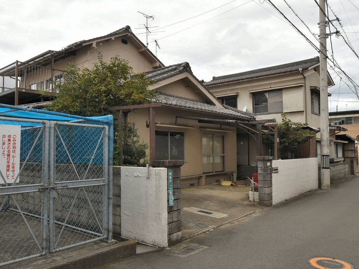 外観を南東側より撮影