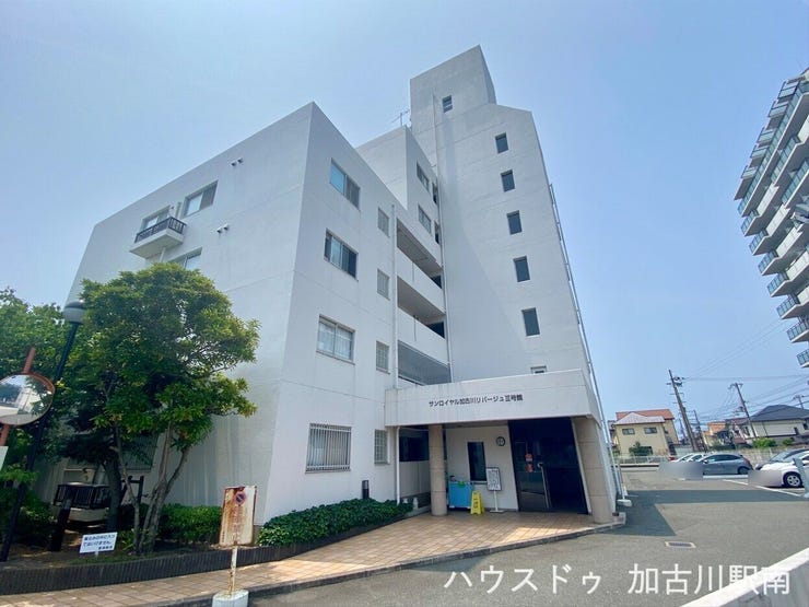 【外観】
☆近隣買物施設充実☆