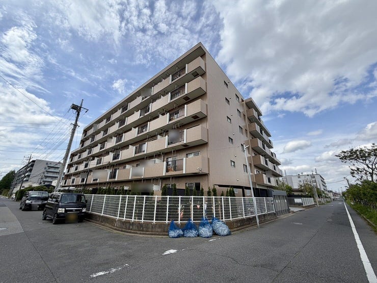 3駅4路線利用可能♪ペット飼育可♪周辺にはスーパー等々あり、お買い物に便利な環境です♪