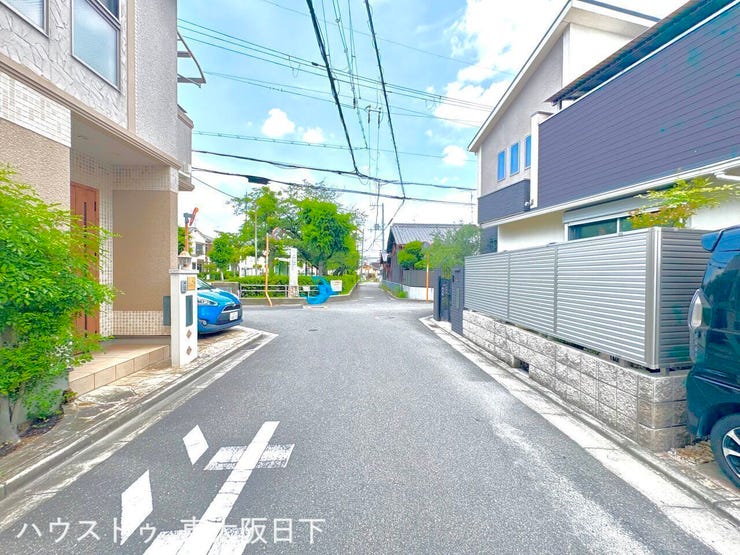 西側前面道路