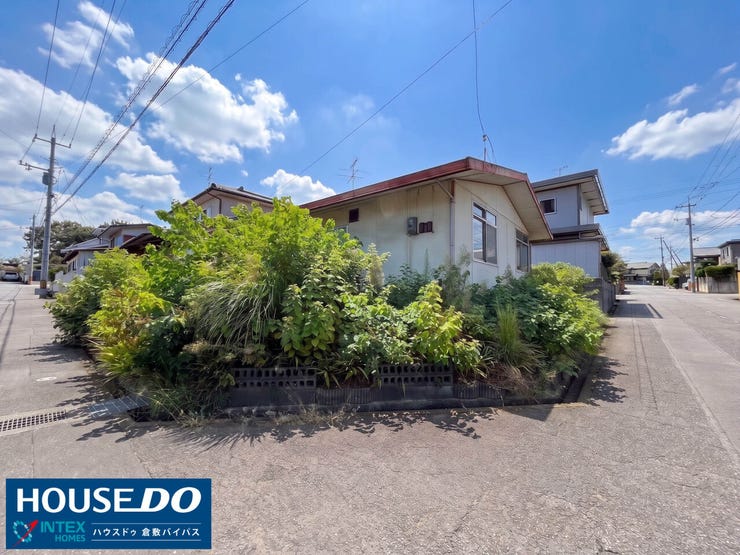約70坪のゆったりとした敷地は、解体更地渡しでお引き渡し!解体費用がかからず、スムーズに建築へ進めます。大きなお庭や並列駐車場、理想の間取りを叶える広さで、家族の笑顔広がる暮らしが始まります!