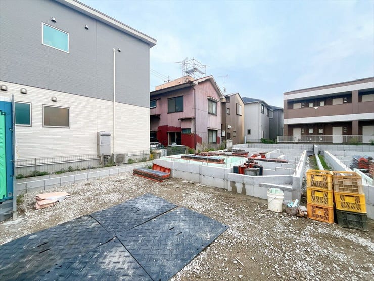 【北向きの土地】
北向きの土地は直射日光を受けにくいです!
そのため室内や駐車中の車が高温になりにくく、夏場でも比較的涼しく過ごすことができ、エアコンの効率も向上するため省エネ効果が期待できます♪