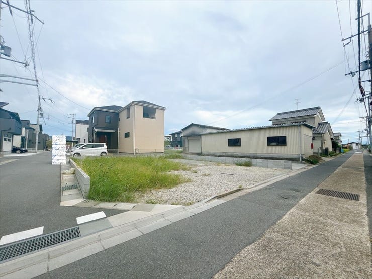 公園の多い地域です。お気に入りの家から足を少し伸ばして、お散歩などでゆったり過ごす時間も有意義です。